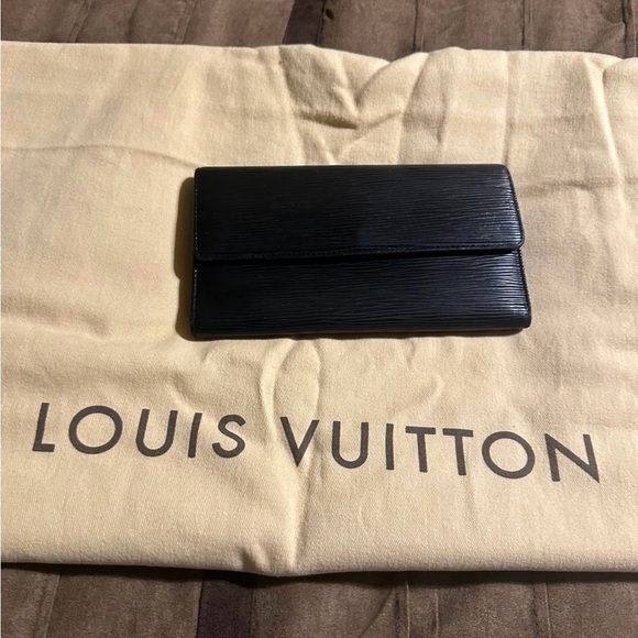 LOUIS VUITTON EPI ALMA MM HANDBAG and matching wallet - Picture 12 of 14